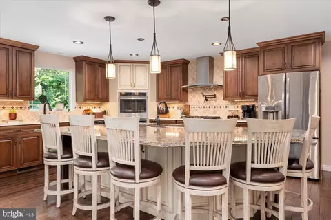 Kitchen - 1138 Valley Dr, Pasadena, MD 21122 photo 2 of 6
