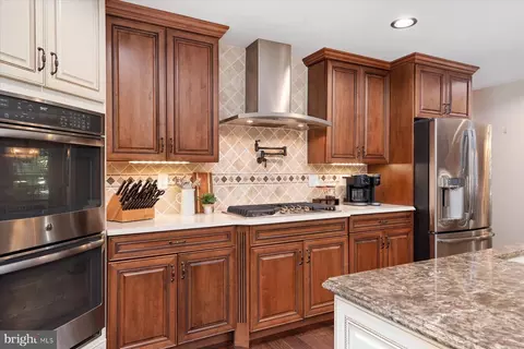 Kitchen - 1138 Valley Dr, Pasadena, MD 21122 photo 4 of 6