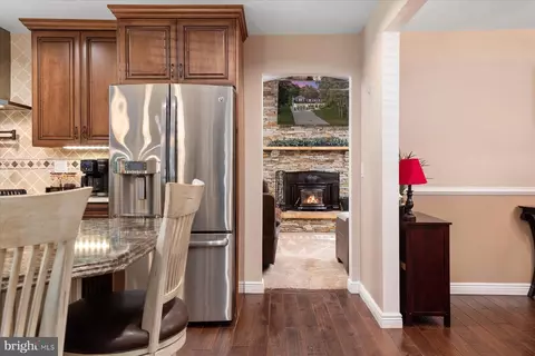 Entry Way - 1138 Valley Dr, Pasadena, MD 21122 photo 4 of 11