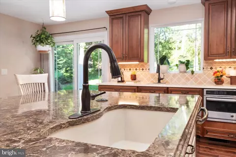 Kitchen - 1138 Valley Dr, Pasadena, MD 21122 photo 5 of 6
