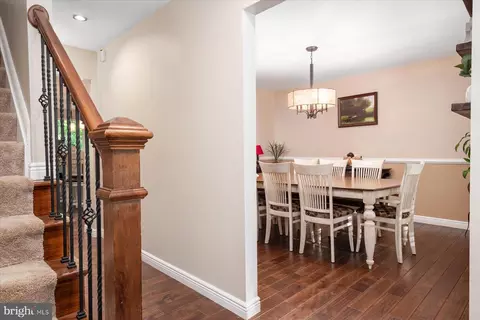 Entry Way - 1138 Valley Dr, Pasadena, MD 21122 photo 3 of 11