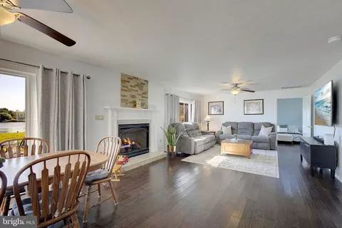 Living - 8107 Ventnor Rd, Pasadena, MD 21122 photo 1 of 1