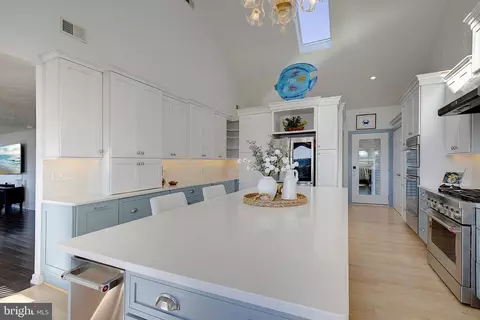 Kitchen - 8107 Ventnor Rd, Pasadena, MD 21122 photo 5 of 7