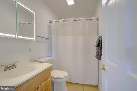 Bath - 8107 Ventnor Rd, Pasadena, MD 21122 photo 1 of 3