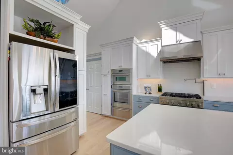 Kitchen - 8107 Ventnor Rd, Pasadena, MD 21122 photo 6 of 7