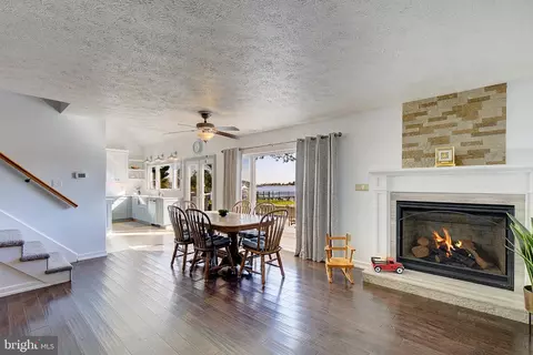 Dining - 8107 Ventnor Rd, Pasadena, MD 21122 photo 1 of 2