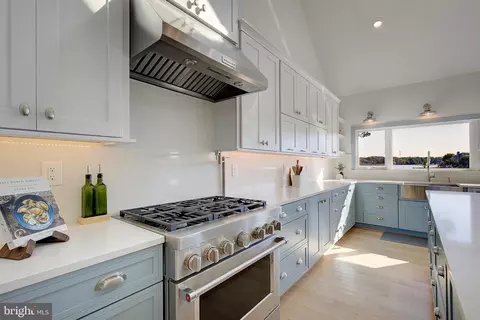 Kitchen - 8107 Ventnor Rd, Pasadena, MD 21122 photo 7 of 7