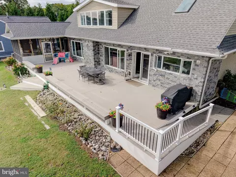 Exterior - 8107 Ventnor Rd, Pasadena, MD 21122 photo 3 of 9
