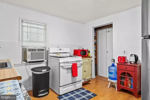 Entry Way - 1627 Lee Dr, Edgewater, MD 21037 photo 5 of 5