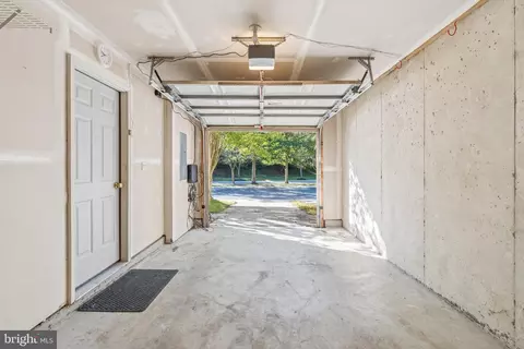 Entry Way - 226 Old Coach Ct, Pasadena, MD 21122 photo 4 of 4