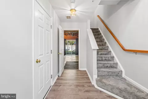 Entry Way - 226 Old Coach Ct, Pasadena, MD 21122 photo 3 of 4