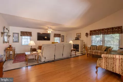 Living - 950 Marconi Ave, Annapolis, MD 21401 photo 1 of 1