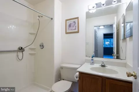 Bath - 950 Marconi Ave, Annapolis, MD 21401 photo 2 of 3
