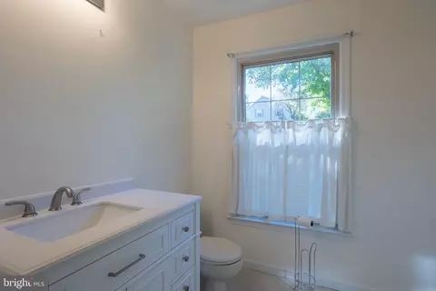 Bath - 950 Marconi Ave, Annapolis, MD 21401 photo 1 of 3