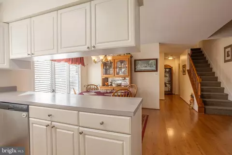 Entry Way - 950 Marconi Ave, Annapolis, MD 21401 photo 2 of 3