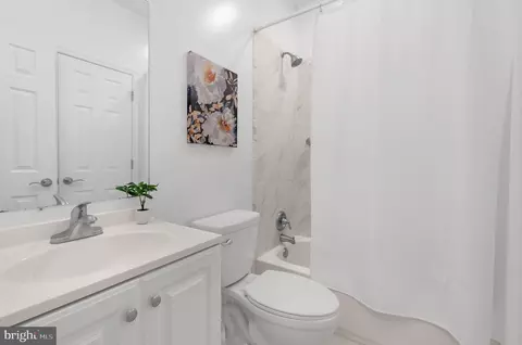 Bath - 919 Central Ave E, Edgewater, MD 21037 photo 1 of 8