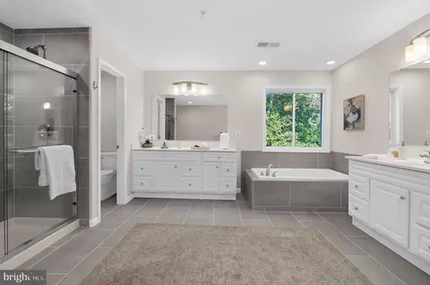Bath - 919 Central Ave E, Edgewater, MD 21037 photo 6 of 8