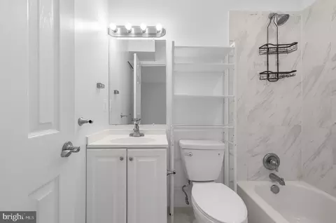 Bath - 919 Central Ave E, Edgewater, MD 21037 photo 3 of 8