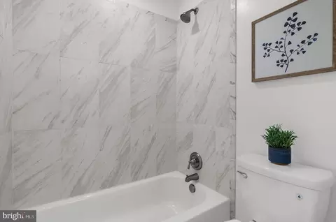 Bath - 919 Central Ave E, Edgewater, MD 21037 photo 5 of 8