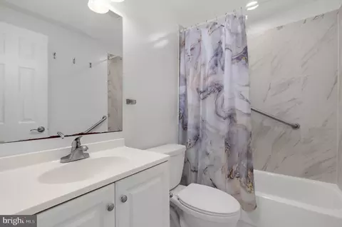 Bath - 919 Central Ave E, Edgewater, MD 21037 photo 8 of 8