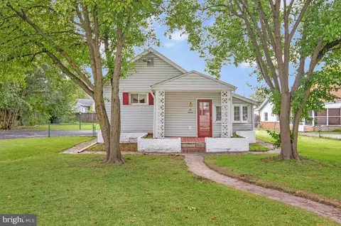 516 Oakwood Rd, Glen Burnie, MD 21061