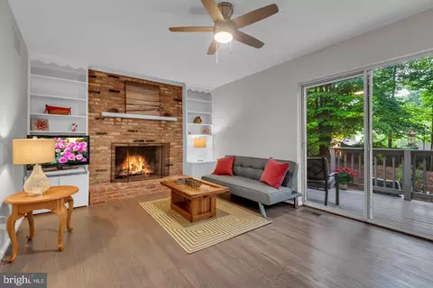 Living - 1256 Crowell Ct, Arnold, MD 21012 photo 4 of 5