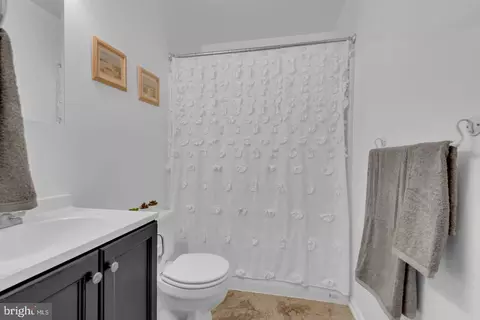 Bath - 1256 Crowell Ct, Arnold, MD 21012 photo 2 of 2
