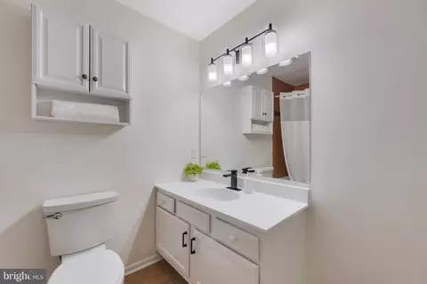 Bath - 8121 Elizabeth Rd, Pasadena, MD 21122 photo 2 of 4