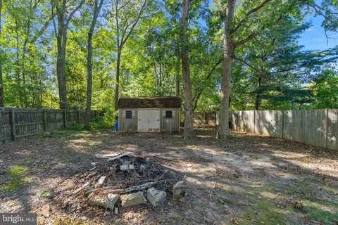 Exterior - 8121 Elizabeth Rd, Pasadena, MD 21122 photo 6 of 9