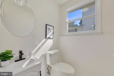 Bath - 8121 Elizabeth Rd, Pasadena, MD 21122 photo 1 of 4