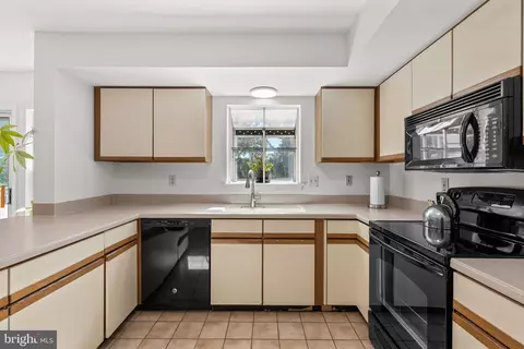 Kitchen - 744 Dividing Creek Rd, Arnold, MD 21012 photo 2 of 3