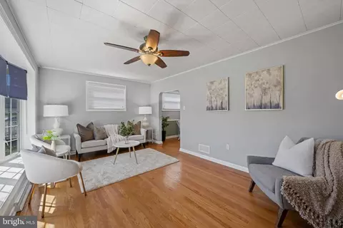 Living - 182 Dale Rd, Pasadena, MD 21122 photo 2 of 6