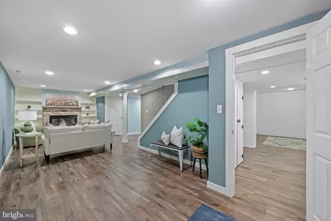 Entry Way - 182 Dale Rd, Pasadena, MD 21122 photo 5 of 5