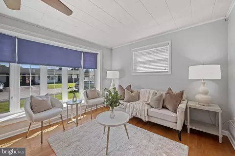 Living - 182 Dale Rd, Pasadena, MD 21122 photo 3 of 6