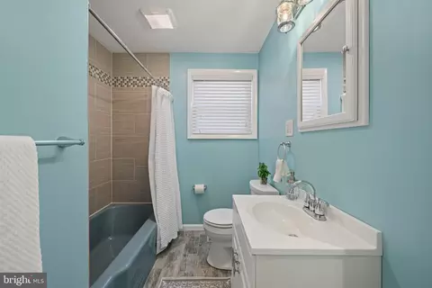 Entry Way - 182 Dale Rd, Pasadena, MD 21122 photo 1 of 5