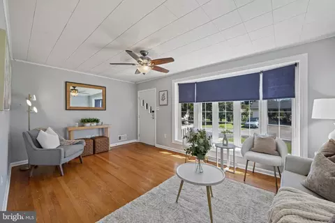 Living - 182 Dale Rd, Pasadena, MD 21122 photo 4 of 6