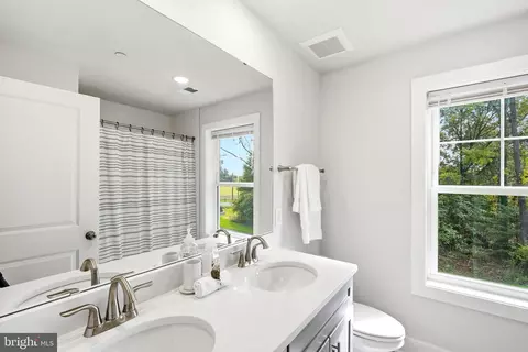 Bath - 5084 Mountain Rd, Pasadena, MD 21122 photo 2 of 2