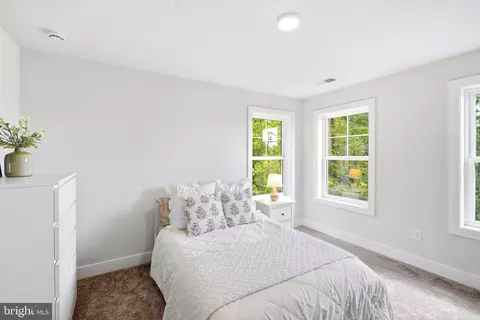 Bedroom - 5084 Mountain Rd, Pasadena, MD 21122 photo 3 of 6