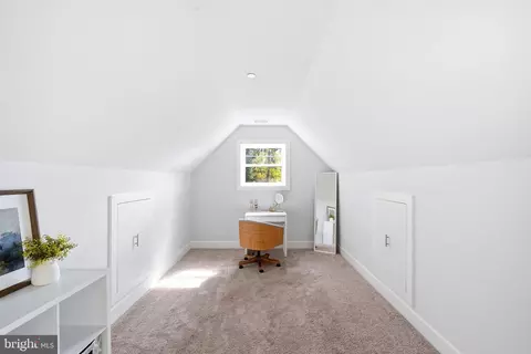 Entry Way - 5084 Mountain Rd, Pasadena, MD 21122 photo 7 of 9