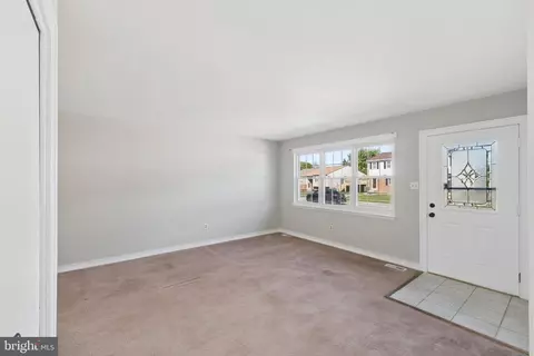 Living - 875 Turf Valley Dr, Pasadena, MD 21122 photo 3 of 4