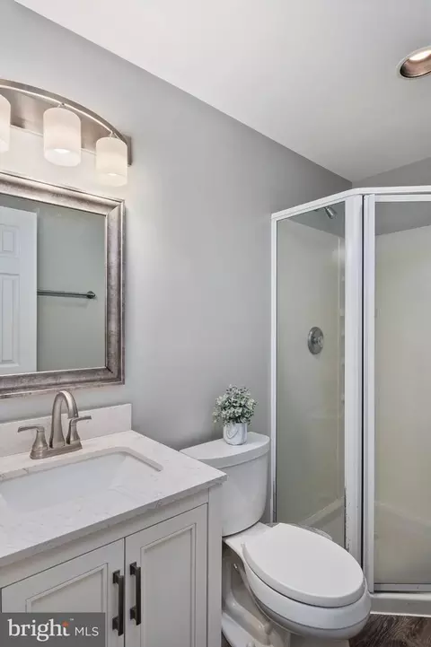 Bath - 2402 Summershade Ct, Odenton, MD 21113 photo 4 of 4