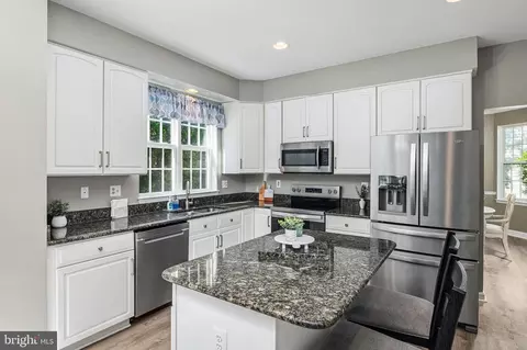 Kitchen - 2402 Summershade Ct, Odenton, MD 21113 photo 4 of 4