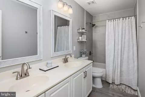 Bath - 2402 Summershade Ct, Odenton, MD 21113 photo 3 of 4