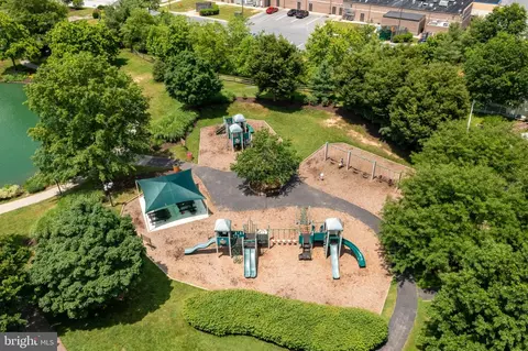 View/Area - 2402 Summershade Ct, Odenton, MD 21113 photo 3 of 4