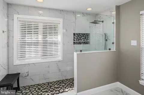 Bath - 2402 Summershade Ct, Odenton, MD 21113 photo 2 of 4