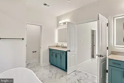 Bath - 1907 Mackiebeth Ct, Annapolis, MD 21401 photo 3 of 7