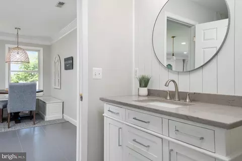 Bath - 370 Sherman Ave, Arnold, MD 21012 photo 1 of 6