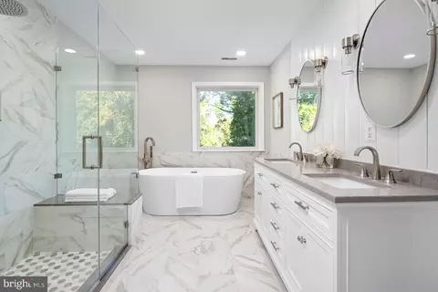 Bath - 370 Sherman Ave, Arnold, MD 21012 photo 5 of 6