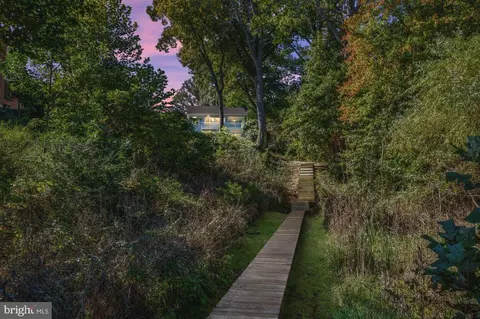 Entry Way - 370 Sherman Ave, Arnold, MD 21012 photo 4 of 4