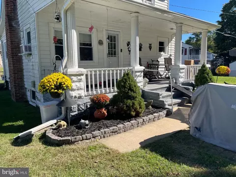 7032 Cresthaven Dr, Glen Burnie, MD 21061